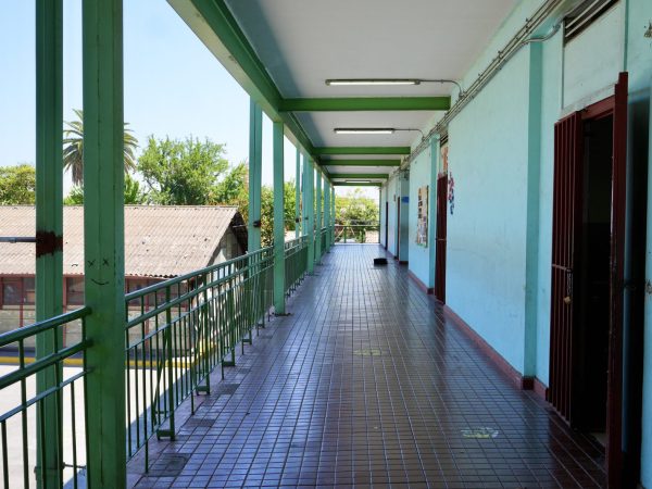 Pasillo del segundo piso de la escuela