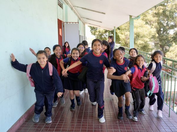Estudiantes de la escuela durante una actividad de la comunidad