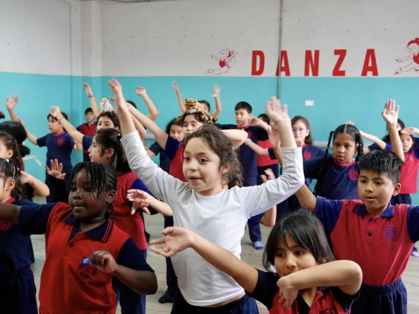 Estudiantes en la sala del taller de danza