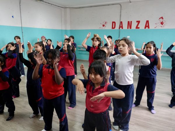Estudiantes en la sala del taller de danza