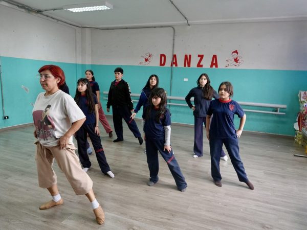 Estudiantes en la sala del taller de danza