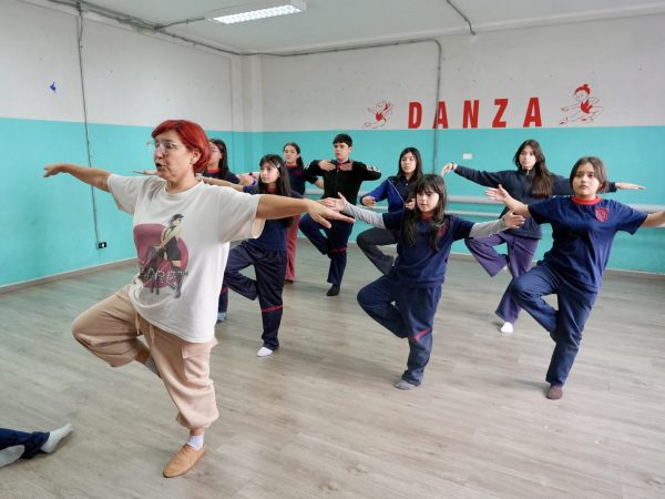 Estudiantes en la sala del taller de danza