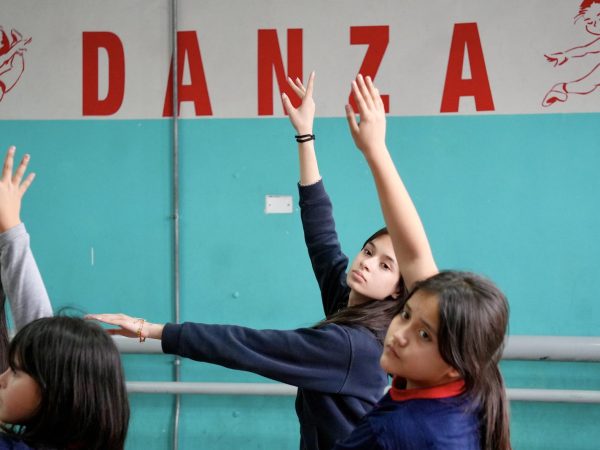Estudiantes en la sala del taller de danza