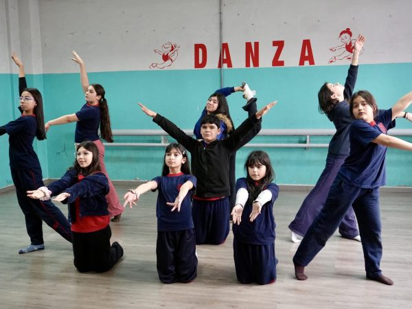Estudiantes en la sala del taller de danza